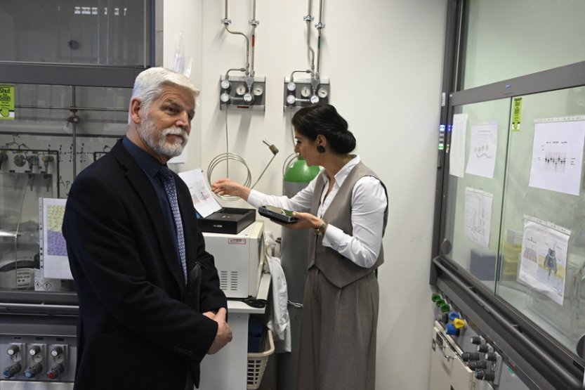 Petr Pavel zahájil návštěvu AV ČR, zavítal do laboratoří na výzkum rakoviny