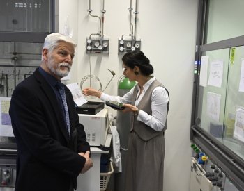 Petr Pavel zahájil návštěvu AV ČR, zavítal do laboratoří na výzkum rakoviny