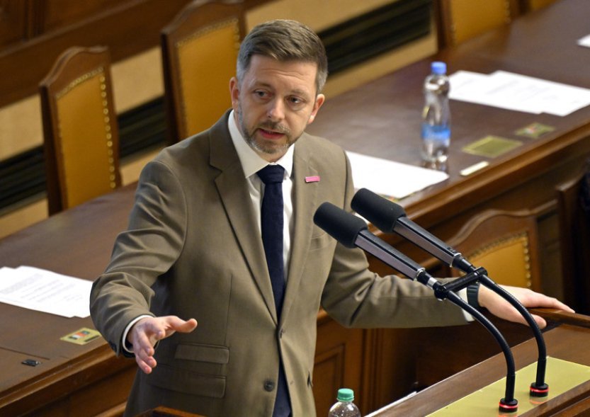 STAN chce schůzi poslanců k ČT a ČRo, opozice má na ni i další témata