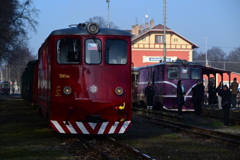 Z Jindřichova Hradce po úzkokolejce vyjely první pravidelné vlaky