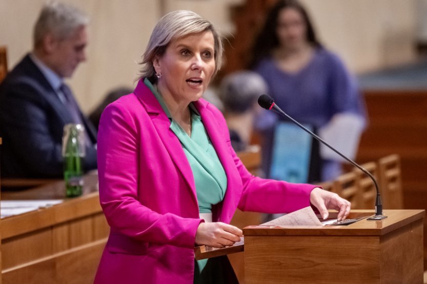 Senátoři ANO připravili petice proti mediálním poplatkům a za život off-line