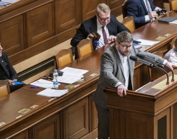 Opozice ve čtvrtek požádá o svolání mimořádné schůze Sněmovny k chování vlády