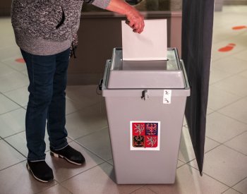 Průzkum: Volby v dubnu by vyhrálo ANO, Motoristé mimo Sněmovnu