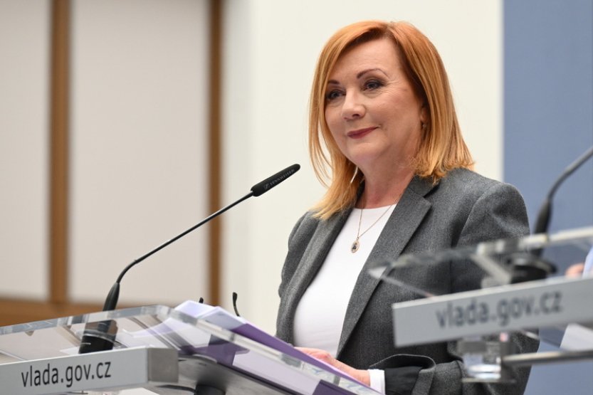 Vláda dál počítá se zastropováním důchodového věku na 65 letech, řekla Schillerová