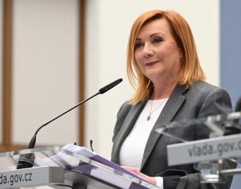 Vláda dál počítá se zastropováním důchodového věku na 65 letech, řekla Schillerová