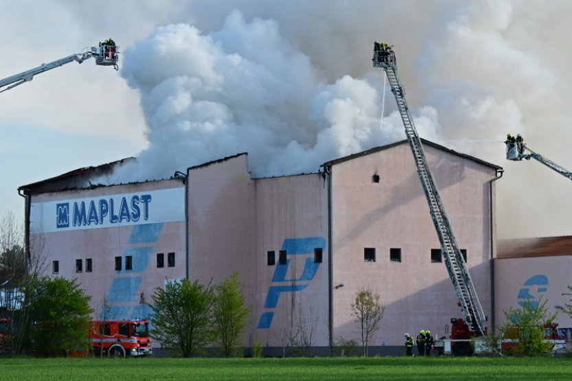 Předběžná škoda u požáru skladu plastů v Brně-Přízřenicích je 50 milionů