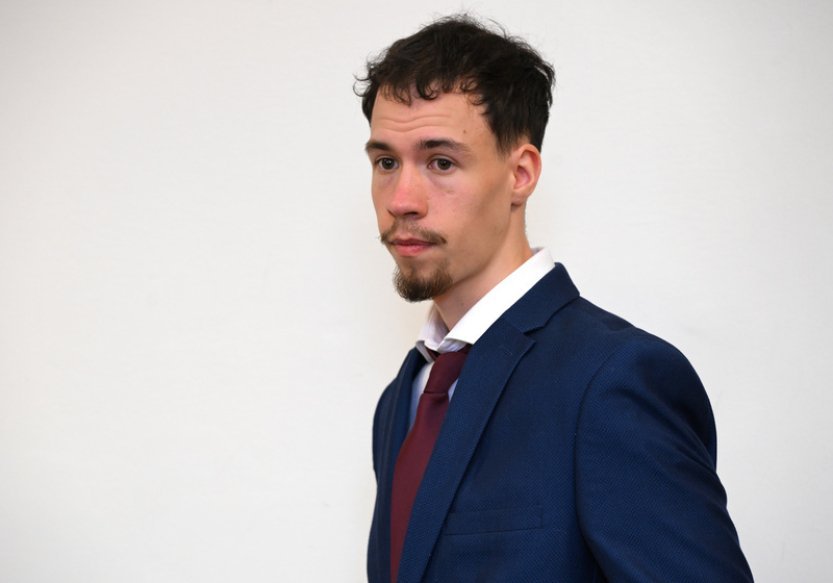 Mladík odmítl, že zkusil upálit sedmaosmdesátiletou sousedku