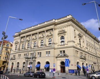 Pražští zastupitelé projednají odkup zámku Veleslavín a Národního domu