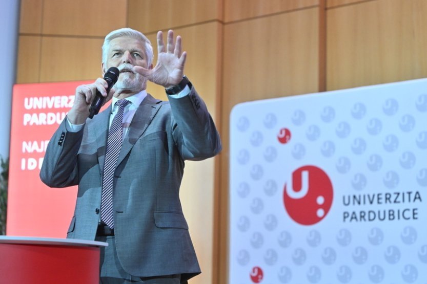 Pavel uzavře návštěvu Pardubického kraje, navštíví Vesnici roku 2025 Písečnou