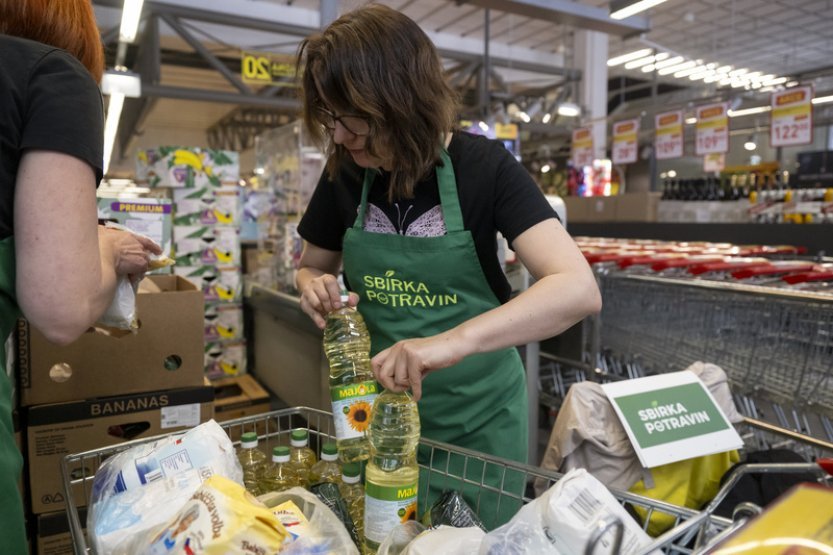 Jarní sbírka potravin se dnes uskuteční v 3500 obchodech