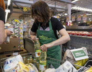 Jarní sbírka potravin se dnes uskuteční v 3500 obchodech