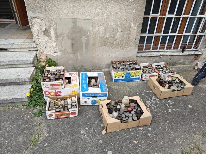 V domě v Praze 4 se našly chemikálie i radioaktivní thorium