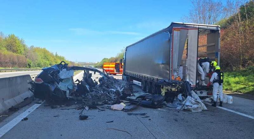 Nehoda kamionu a auta zastavila v Ostravě dálnici D1 na Polsko