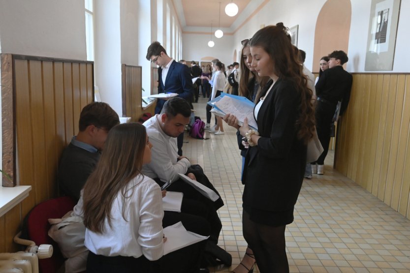 Testem z matematiky a angličtiny dnes začínají státní maturity
