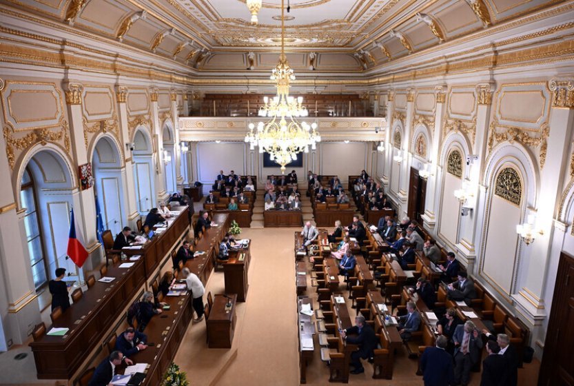 Poslance dnes opět čeká schvalování sporné novely rozpočtových zákonů