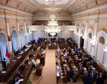 Poslance dnes opět čeká schvalování sporné novely rozpočtových zákonů