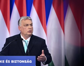 Západ by měl s Putinem jednat o Ukrajině, návrat Krymu je nereálný, řekl Orbán