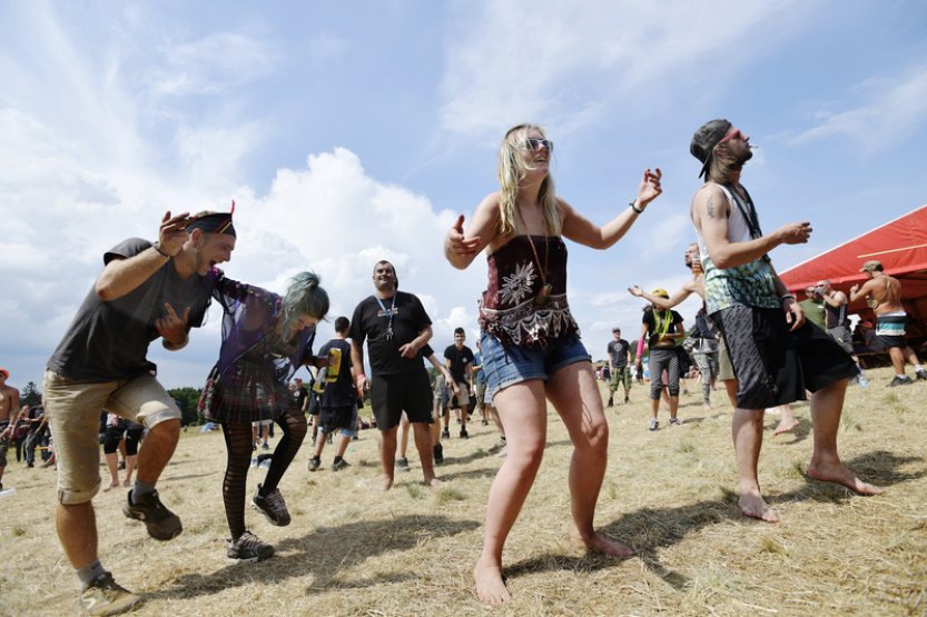 V Hodkovicích nad Mohelkou je technoparty, výzvu k ukončení pořadatel odmítl