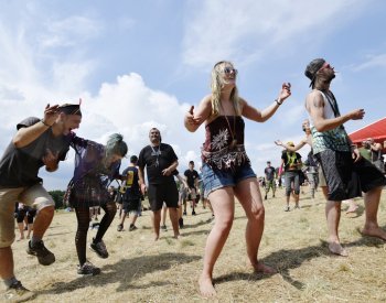 V Hodkovicích nad Mohelkou je technoparty, výzvu k ukončení pořadatel odmítl
