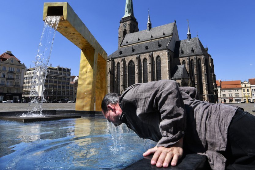 Česko zůstane v sevření horkého a suchého počasí, mírně se ochladí ve čtvrtek