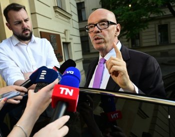 Vláda podle Klempíře projedná zákon o ČT a ČRo v polovině června