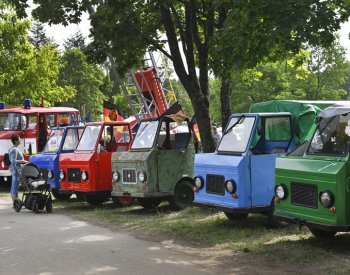 Historická vozidla z východního bloku zaplnila kemp v Hnačově