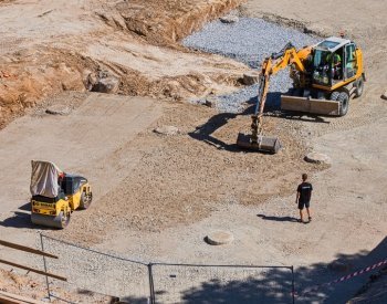 Dělníci začnou budovat základovou desku parkovacího domu u Dětské nemocnice Brno