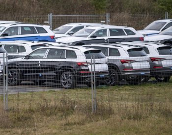 Čekací doby na nová auta od loňska klesly až na polovinu