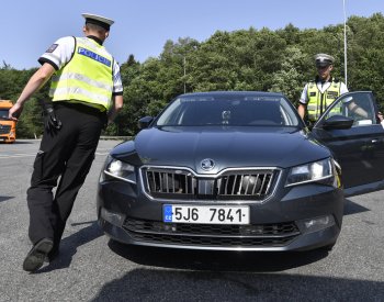 Prezident podepsal zjednodušení bodového systému a zvýšení pokut pro řidiče