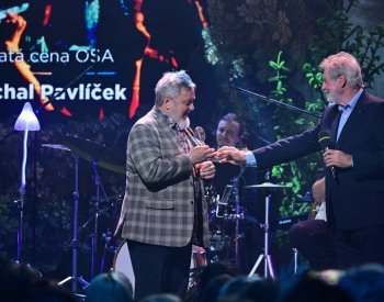 Zlatou cenu OSA za celoživotní přínos hudbě obdržel Michal Pavlíček