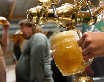 Asociace: Cena piva v Praze by po změně DPH mohla překročit 70 Kč za půllitr
