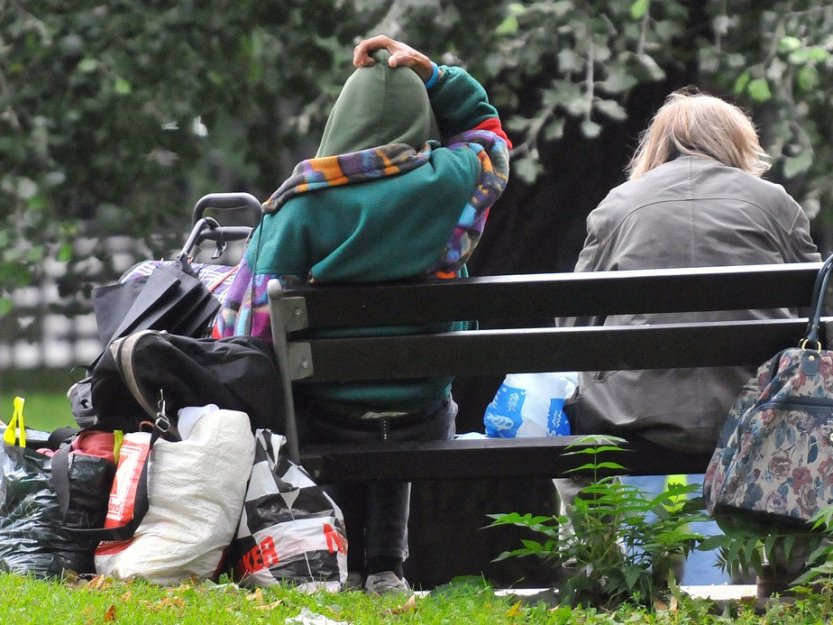 Kanadská studie boří předsudky o útratách bezdomovců, platili za bydlení a jídlo