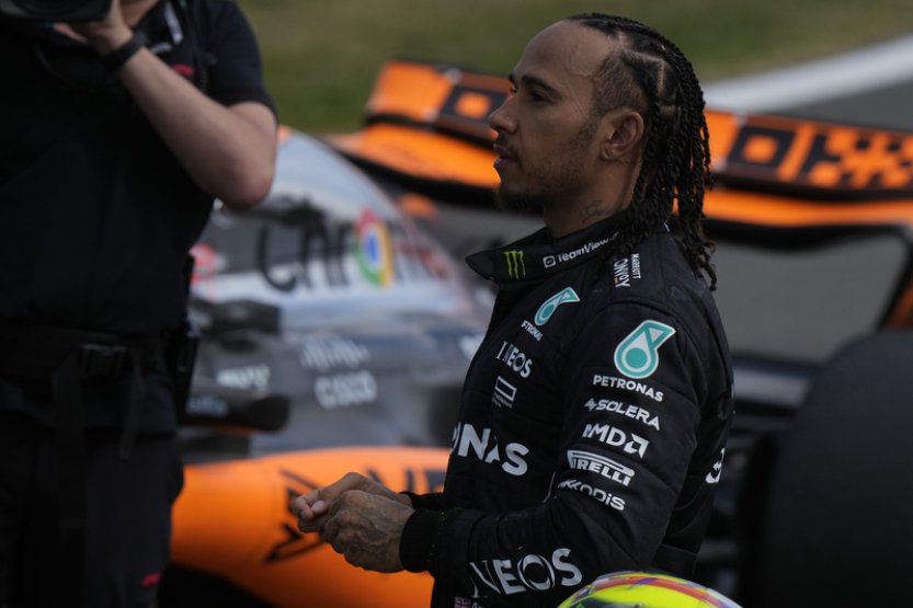 Hamilton bude v F1 jezdit za Mercedes až do roku 2025, Russell rovněž