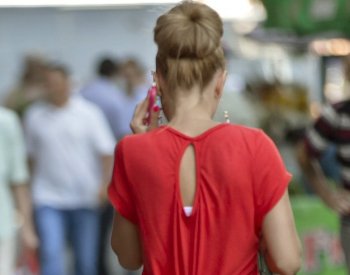 Studie: Časté a dlouhé telefonáty mohou vést k riziku vysokého krevního tlaku