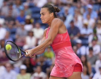 Sabalenková postoupila na US Open do 3. kola, nezaváhal ani Sinner