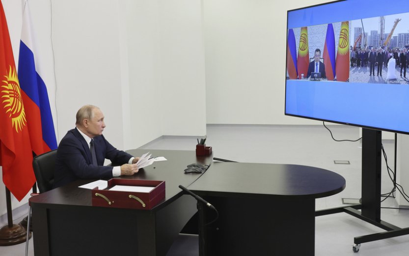 BBC: Putinovi influenceři vydělávají na válečné propagandě