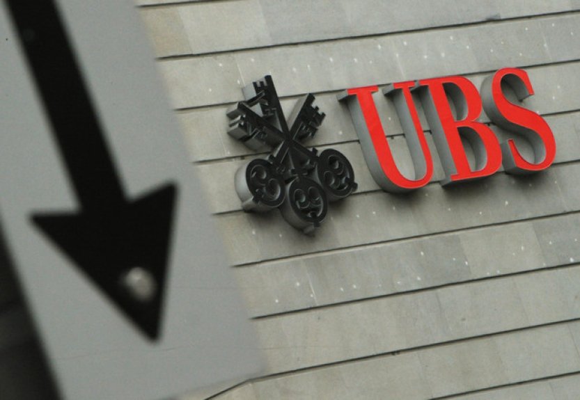 Největší švýcarské bance UBS klesl čtvrtletní zisk o 52 procent