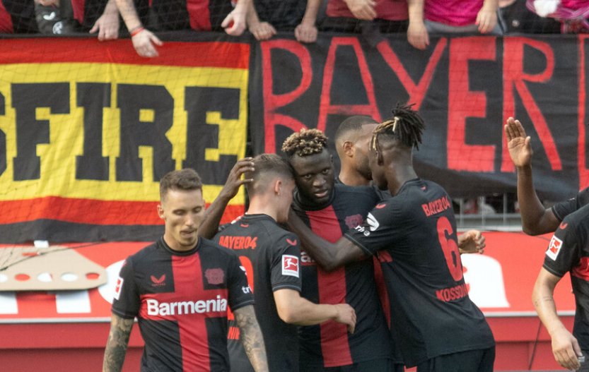 Hložek prvním gólem v sezoně přispěl k vysoké výhře Leverkusenu