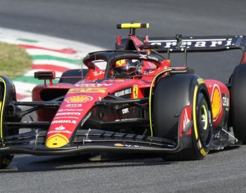 Těsnou kvalifikaci F1 v Itálii vyhrál Sainz před Verstappenem