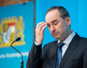 Bavorský premiér i přes skandál ponechal Aiwangera ve funkci