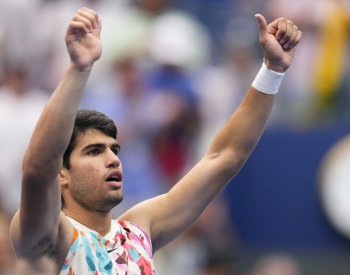 Úřadující šampion Alcaraz prošel na US Open bez potíží do čtvrtfinále