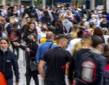 Synové žijí doma u rodičů déle než dcery, ukazuje německá statistika