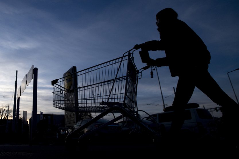 Výdaje Čechů stouply na 180 tisíc, kvůli inflaci si toho ale koupili méně