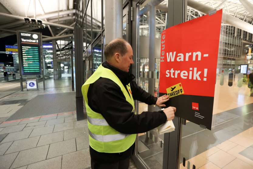 Na německých letištích pokračují stávky, týkají se Berlína s Hamburkem