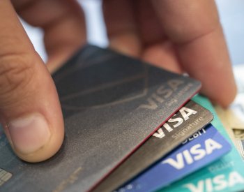 Sdružení: Počet platebních karet v ČR stoupl letos o 750.000 na 14,75 milionu