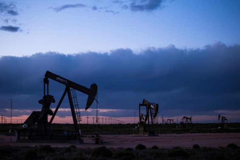 Saúdská Arábie a Rusko prodlouží dobrovolné škrty v těžbě ropy až do konce roku