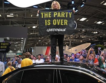 Klimatičtí demonstranti krátce narušili autosalon IAA