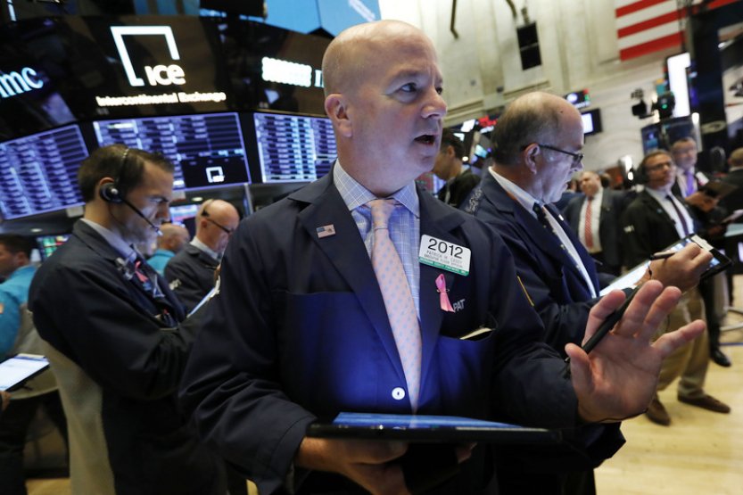 Akcie v USA klesly, ocitly pod tlakem kvůli růstu výnosů u dluhopisů a cen ropy