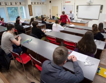 Děti se v české škole učí míň, ale to, co potřebují, srovnává polský deník