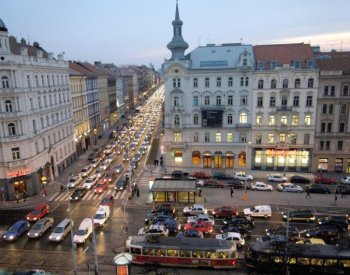 Průzkum: Téměř polovina Pražanů se na silnicích ve městě necítí bezpečně